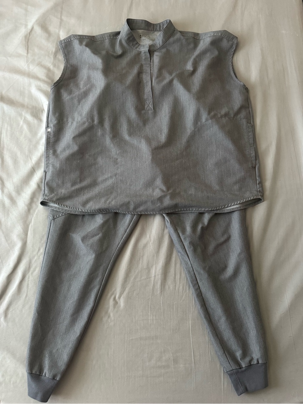 FIGS XL Women's Grey Rafalea Oversized Scrub Top and Zamora Jogger
